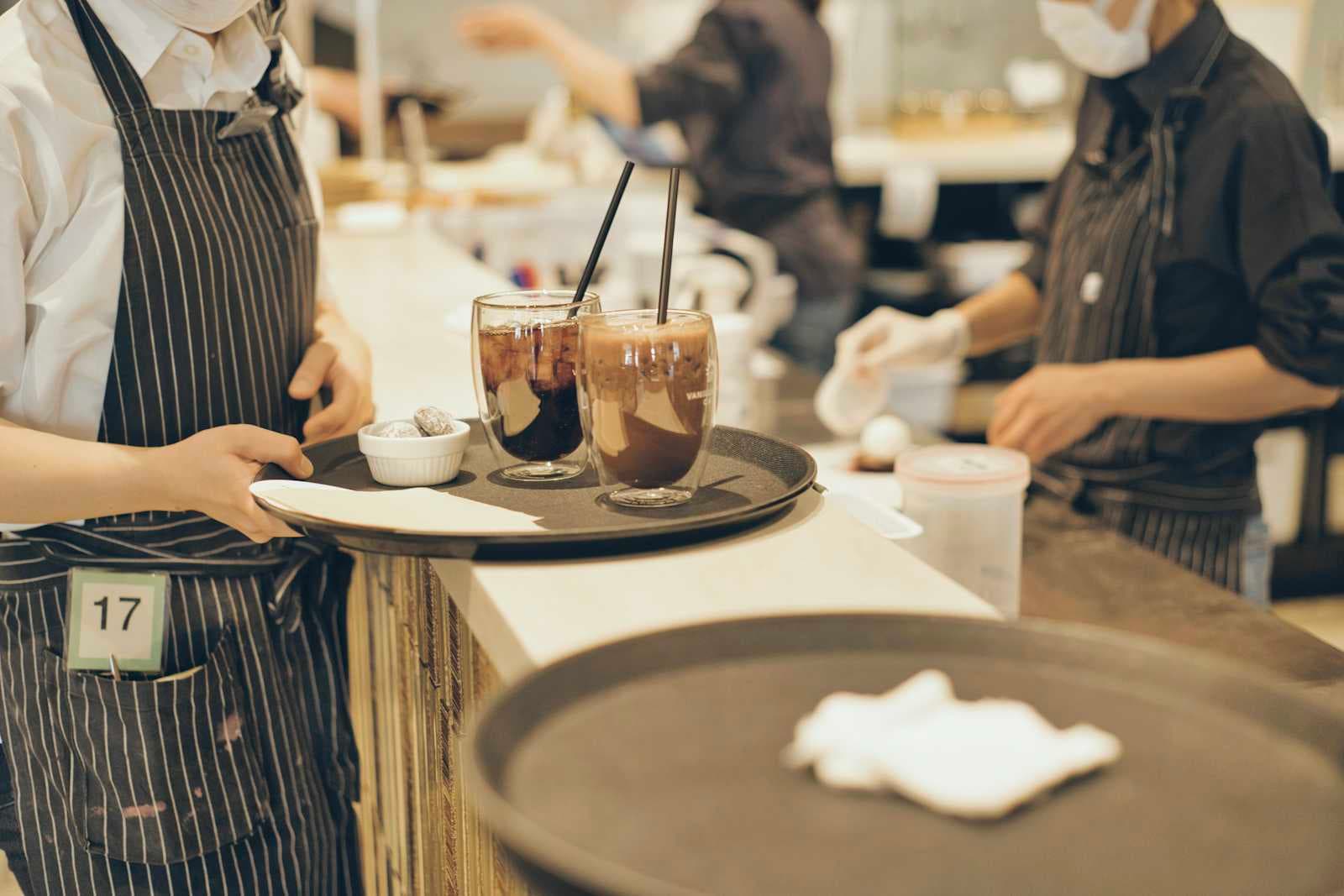 The Waiter Waits (Poem)